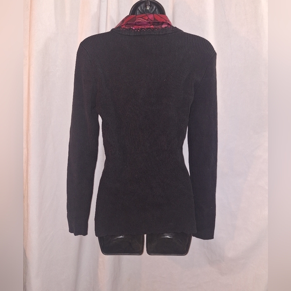 Black Sweater Blouse with Pink Patterned Lining - Picture 4 of 5